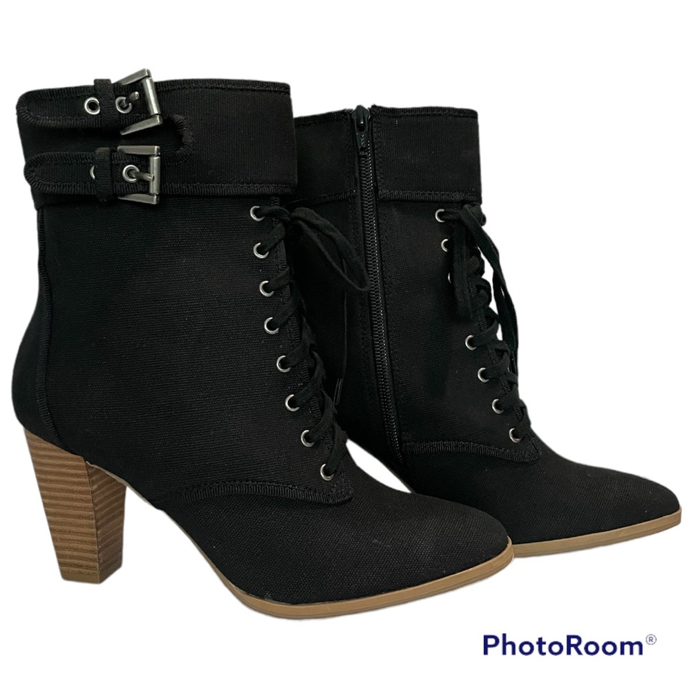 NWOT Gap Heeled Lace Up Boots Size 8.5